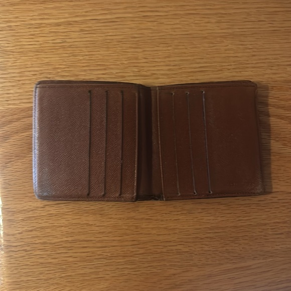 Authentic men’s Louis Vuitton wallet. Pre owned and corners gently tattered. - Picture 2 of 11